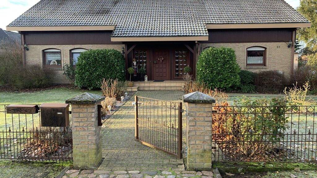 Einfamilienhaus zum Kauf provisionsfrei 320.000 € 7 Zimmer 220 m² 3.453 m² Grundstück Dessau Arendsee 39619