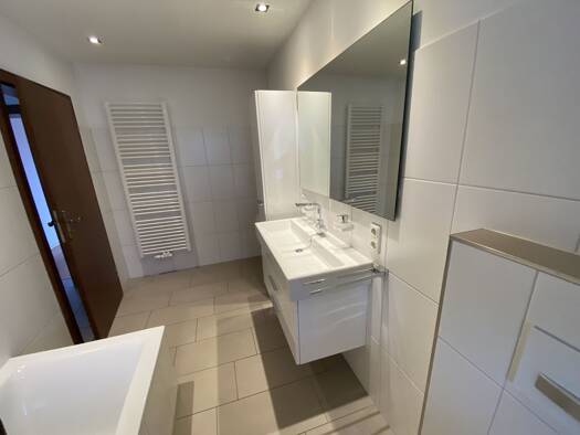 Einfamilienhaus zur Miete 1.620 € 6 Zimmer 210 m² 970 m² Grundstück frei ab 01.09.2025 Mainburg Mainburg 84048