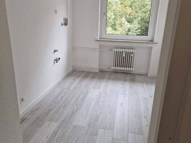 Wohnung zur Miete 630 € 3 Zimmer 70 m² 3. Geschoss Leimbacher Straße 50 Barmen Wuppertal 42281