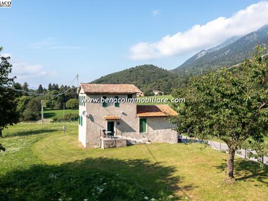 Rustico zum Kauf 375.000 € 2 Zimmer 105 m² 28.000 m² Grundstück frei ab sofort via Prada San Zeno di Montagna 37010