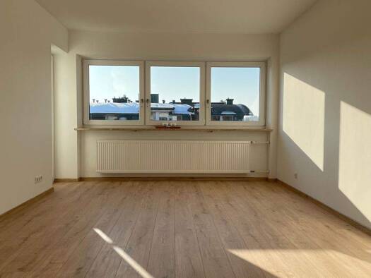 Wohnung zur Miete 695 € 3 Zimmer 77,9 m² 4. Geschoss frei ab sofort Traunreut 83301