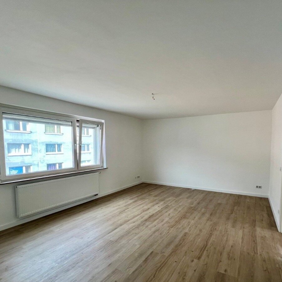 Wohnung zur Miete 477 € 2 Zimmer 53 m²<br/>Wohnfläche 3.<br/>Geschoss ab sofort<br/>Verfügbarkeit Heidt Wuppertal 42289