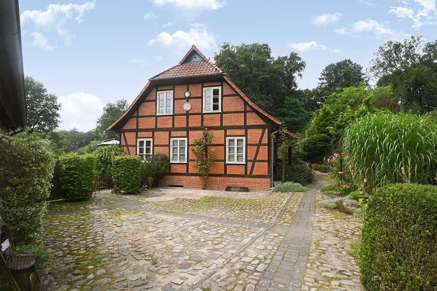 Einfamilienhaus zum Kauf 435.000 € 7 Zimmer 160 m²<br/>Wohnfläche 1.580 m²<br/>Grundstück Höfer Höfer-Kr Celle 29361