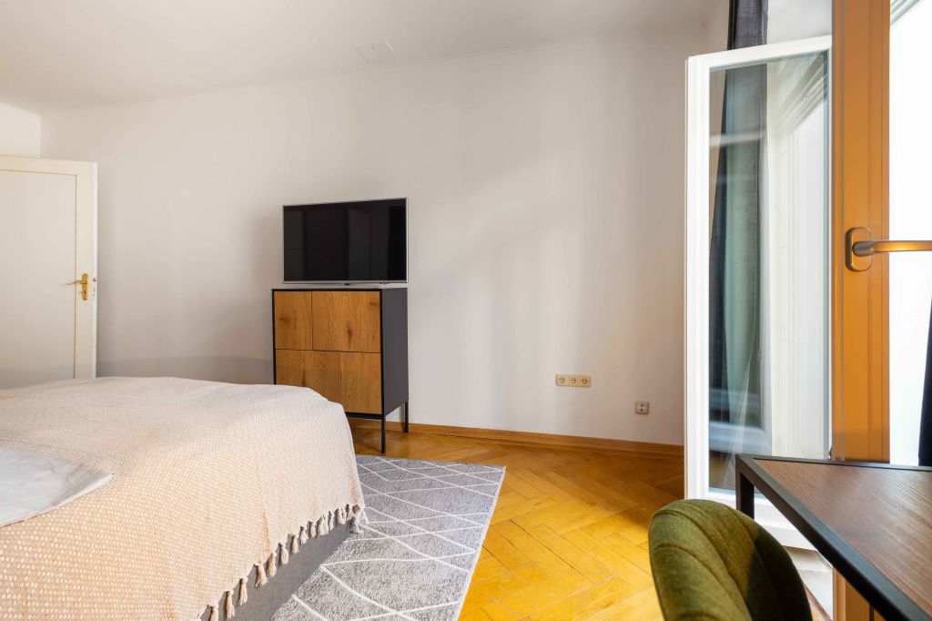 Wohnung zur Miete Wohnen auf Zeit 1.100 € 4 Zimmer 19 m²<br/>Wohnfläche 04.11.2024<br/>Verfügbarkeit Edelweißstraße Obergiesing München 81541