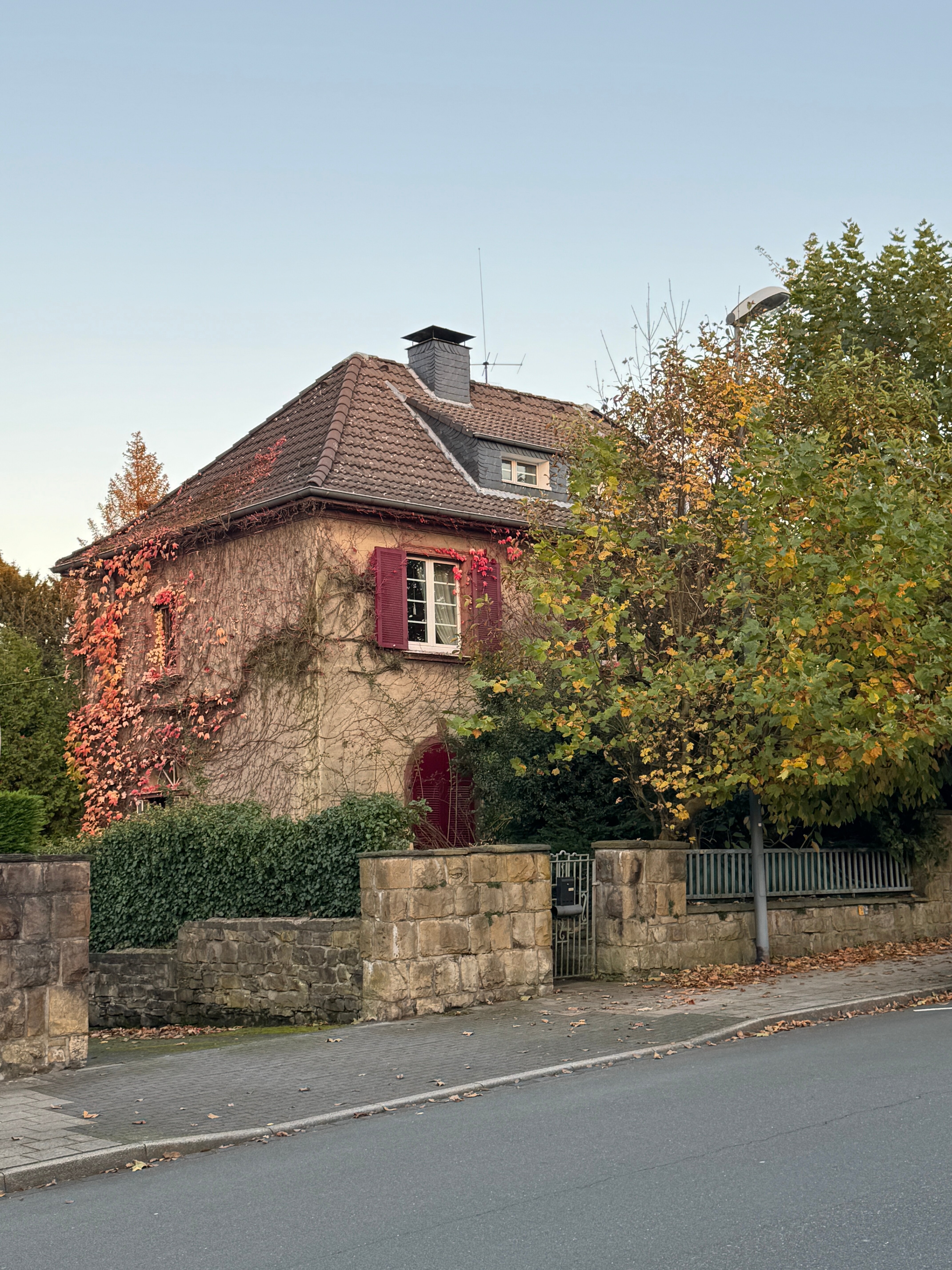 Haus zum Kauf 440.000 € 1.405 m²<br/>Grundstück Werdener Str. 6 Velbert-Mitte Velbert 42551