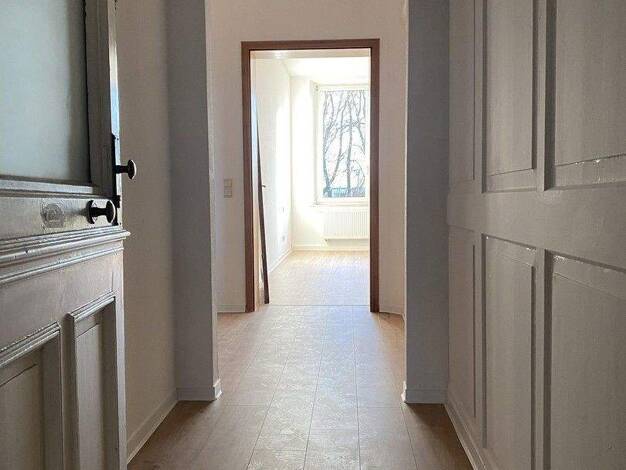 Wohnung zur Miete 750 € 2,5 Zimmer 93,8 m² 2. Geschoss frei ab 01.01.2026 Innenstadt Hof 95028