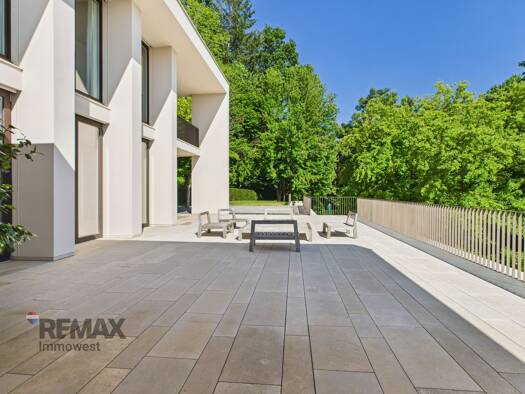 Villa zum Kauf 10 Zimmer 530 m² 14.126 m² Grundstück Langener Straße 32 Kennelbach 6921