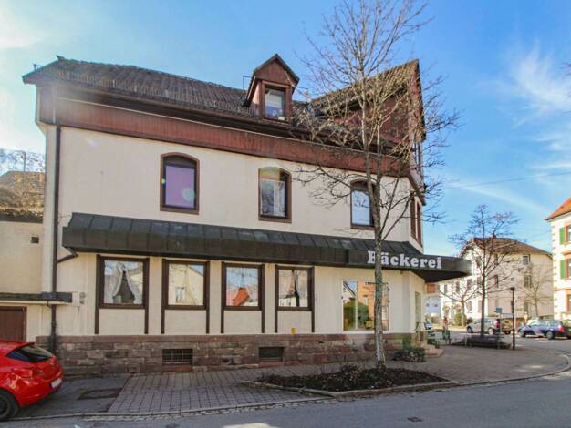 Mehrfamilienhaus zum Kauf als Kapitalanlage geeignet 699.000 € 13 Zimmer 417,2 m² 561,1 m² Grundstück Königsfeld Königsfeld im Schwarzwald 78126