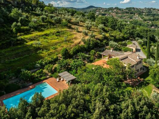 Haus zum Kauf 1.365.000 € 590 m² 11.423 m² Grundstück Perugia 06122