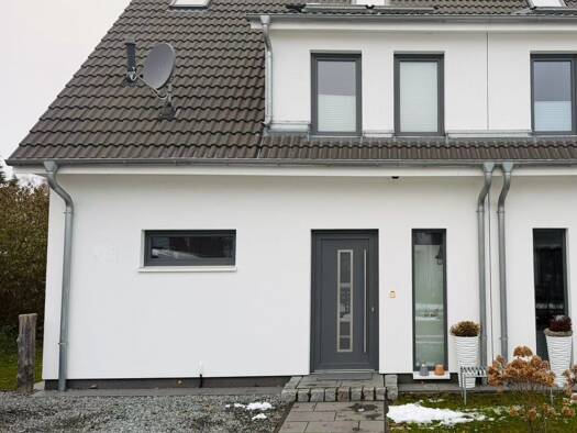 Doppelhaushälfte zur Miete 1.650 € 5 Zimmer 135 m² 300 m² Grundstück frei ab 01.03.2026 Graal-Müritz 18181