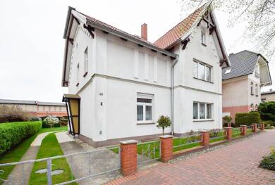 Mehrfamilienhaus zum Kauf provisionsfrei 415.000 € 8 Zimmer 227,3 m² 791 m² Grundstück frei ab sofort Breesener Straße 68 Laage Laage 18299
