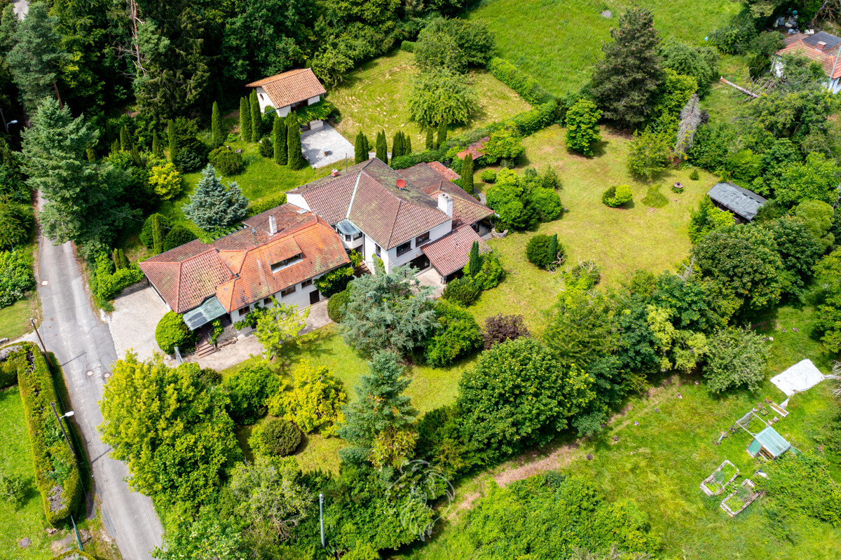 Villa zum Kauf 1.095.000 € 7 Zimmer 240 m²<br/>Wohnfläche 3.933 m²<br/>Grundstück Steinbachtal Würzburg 97082