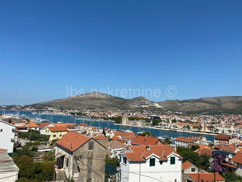 Haus zum Kauf 550.000 € 7 Zimmer 300 m²<br/>Wohnfläche 686 m²<br/>Grundstück Trogir center