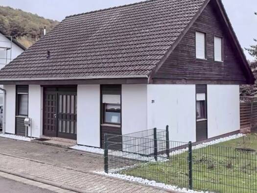 Einfamilienhaus zur Miete 2.100 € 5 Zimmer 130 m² Erzenhausen 67685