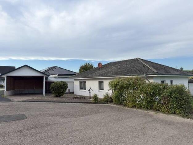 Bungalow zum Kauf provisionsfrei 299.000 € 6 Zimmer 97 m² 630 m² Grundstück Am Dorfe 4 Wiensen Uslar 37170