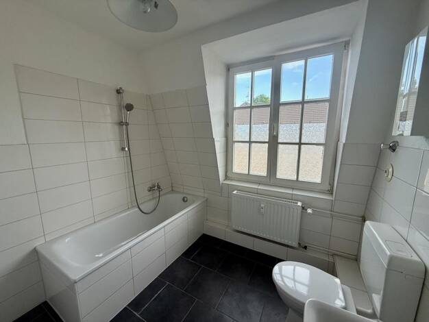 Wohnung zum Kauf provisionsfrei 114.000 € 3 Zimmer 70,8 m² Dachgeschoss, 2. Geschoss Förkelstraße 2 Hüttenheim Duisburg 47259