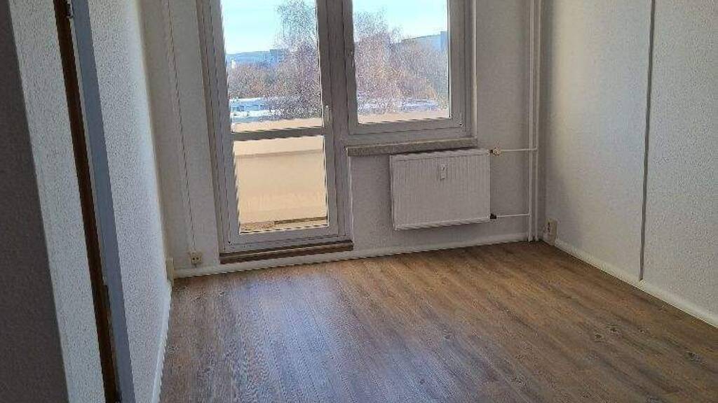 Wohnung zur Miete 300 € 3 Zimmer 55,1 m² frei ab sofort Wolgograder Allee 10 Hutholz Chemnitz 09123
