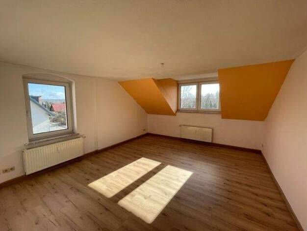 Wohnung zur Miete 280 € 2 Zimmer 49,1 m² 3 Geschosse frei ab sofort Äußere Stollberger Straße 9 Oelsnitz Oelsnitz/Erzgebirge 09376