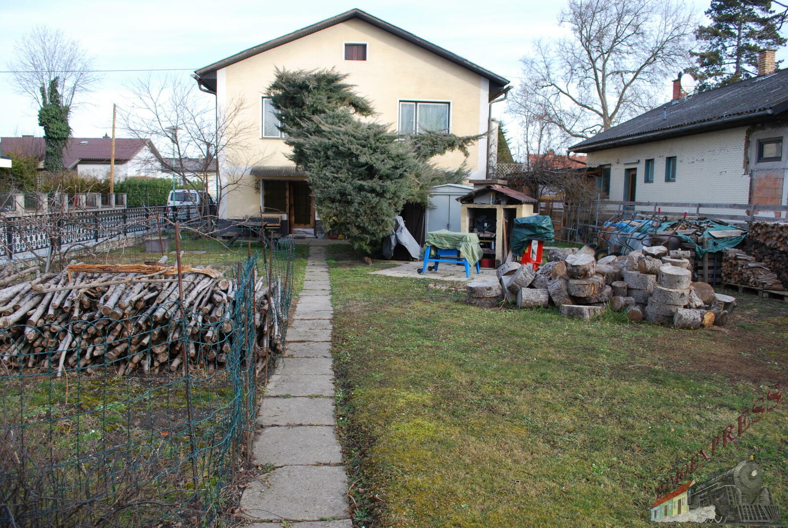 Mehrfamilienhaus zum Kauf 309.000 € 6 Zimmer 150 m²<br/>Wohnfläche 556 m²<br/>Grundstück Markgrafneusiedl 2282