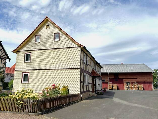 Einfamilienhaus zum Kauf 420.000 € 7 Zimmer 180 m² 2.200 m² Grundstück Langenbieber Hofbieber 36145