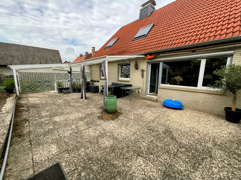 Mehrfamilienhaus zum Kauf 375.000 € 7 Zimmer 244 m²<br/>Wohnfläche 600 m²<br/>Grundstück Gitter Salzgitter 38259