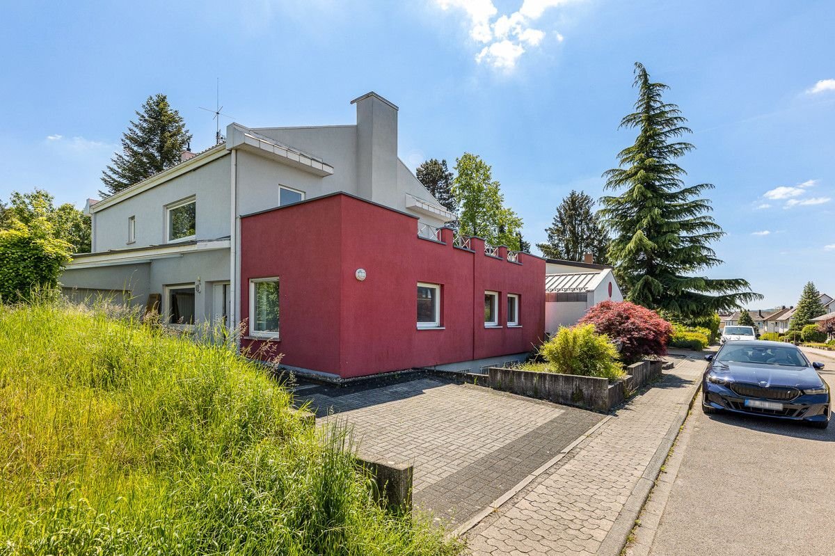 Einfamilienhaus zum Kauf 719.000 € 9 Zimmer 248 m²<br/>Wohnfläche 739 m²<br/>Grundstück Sprantal Bretten 75015