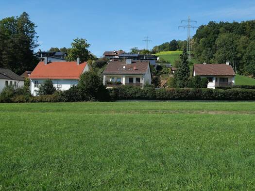 Doppelhaushälfte zur Miete 950 € 8 Zimmer 155 m² 265 m² Grundstück Deggendorf Deggendorf 94469