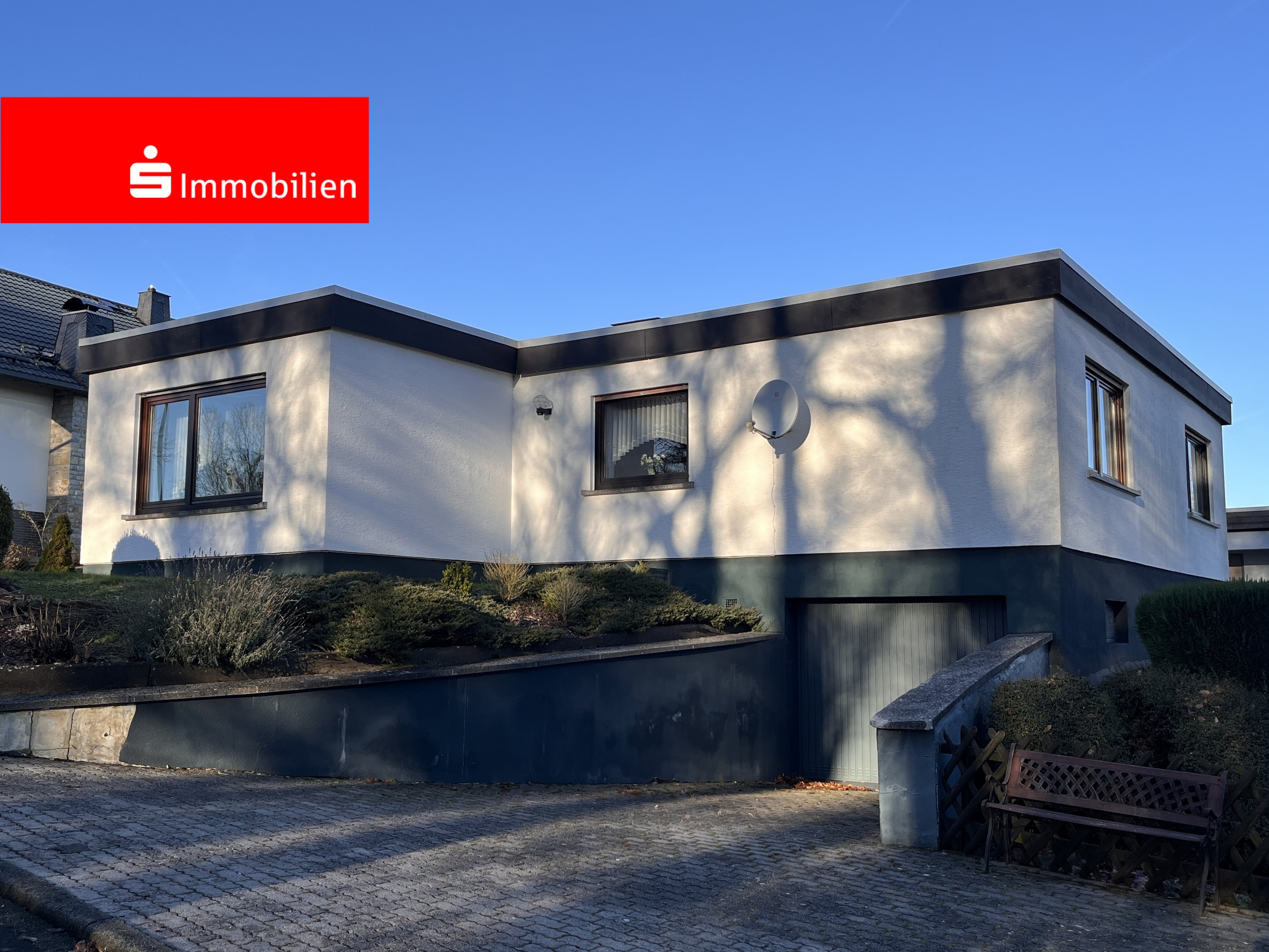 Bungalow zum Kauf 195.000 € 4 Zimmer 90 m²<br/>Wohnfläche 591 m²<br/>Grundstück ab sofort<br/>Verfügbarkeit Roth Driedorf 35759