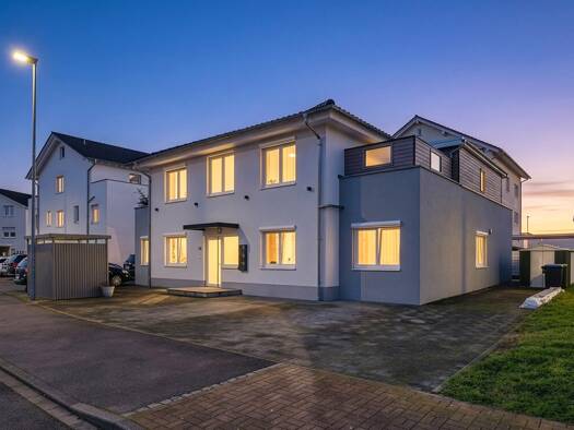 Mehrfamilienhaus zum Kauf 975.000 € 12 Zimmer 272 m² 524 m² Grundstück Breisach Breisach am Rhein 79206