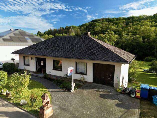 Einfamilienhaus zum Kauf 315.000 € 6 Zimmer 212 m² 1.340 m² Grundstück frei ab sofort Hüttingen an der Kyll 54636