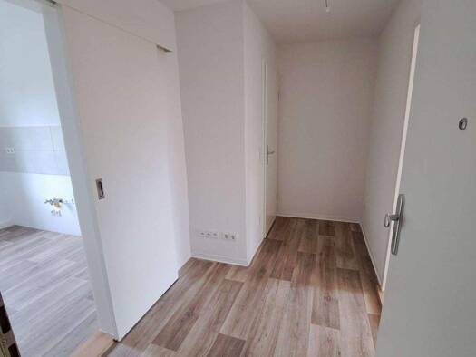 Wohnung zur Miete 365 € 2 Zimmer 48,4 m² EG frei ab sofort Thomas-Müntzer-Siedlung 18 Oßmannstedt Ilmtal-Weinstraße 99510