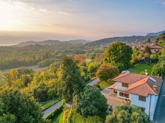 Einfamilienhaus zum Kauf 550.000 € 6 Zimmer 199 m² 4.000 m² Grundstück Besozzo 21023