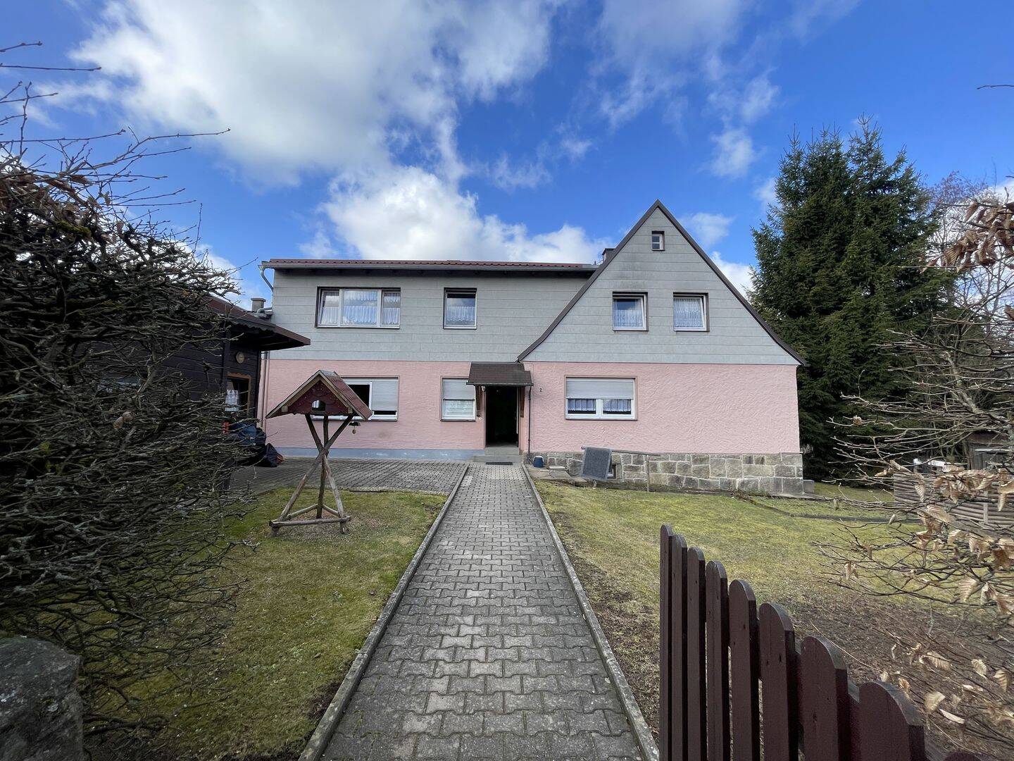 Immobilie in Tröstau - Einfamilienwohnhaus wartet auf den handwerklich begabten Käufer! - Bild 0