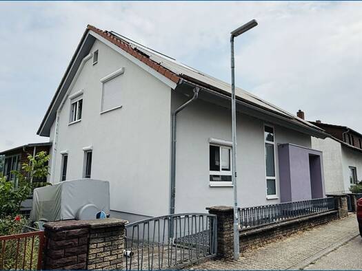 Einfamilienhaus zum Kauf provisionsfrei 698.000 € 6 Zimmer 173 m² 913 m² Grundstück frei ab 01.01.2026 Berghausen Pfinztal / Berghausen 76327
