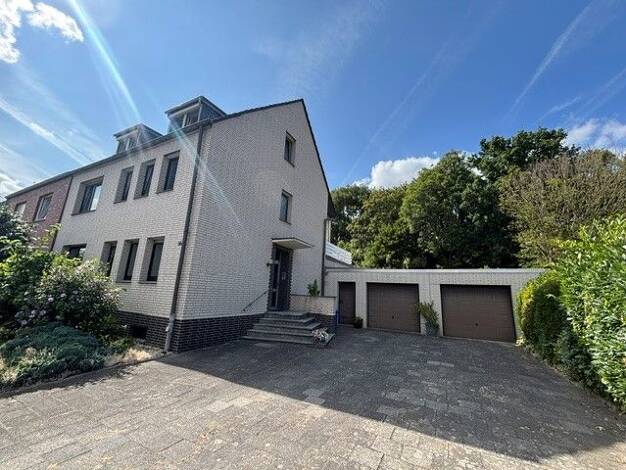 Mehrfamilienhaus zum Kauf 499.000 € 8 Zimmer 150 m² 725 m² Grundstück Giesenkirchen Ost 41238