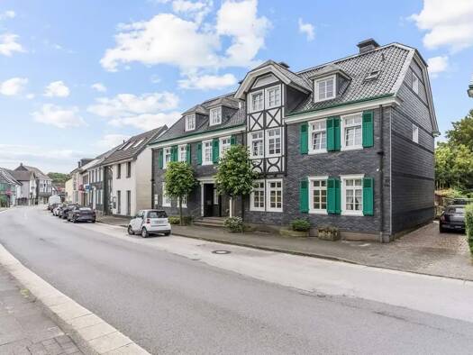 Haus zum Kauf 1.100.000 € 6 Zimmer 363,4 m² 350 m² Grundstück Burscheid 51399