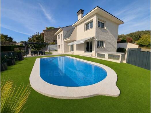 Chalet zum Kauf 1.050.000 € 1 Zimmer 317 m² 601 m² Grundstück Girona 17003
