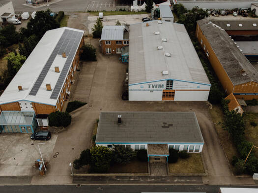 Lagerhalle zur Miete 6,85 € 915 m² Lagerfläche Lüneburg 21339