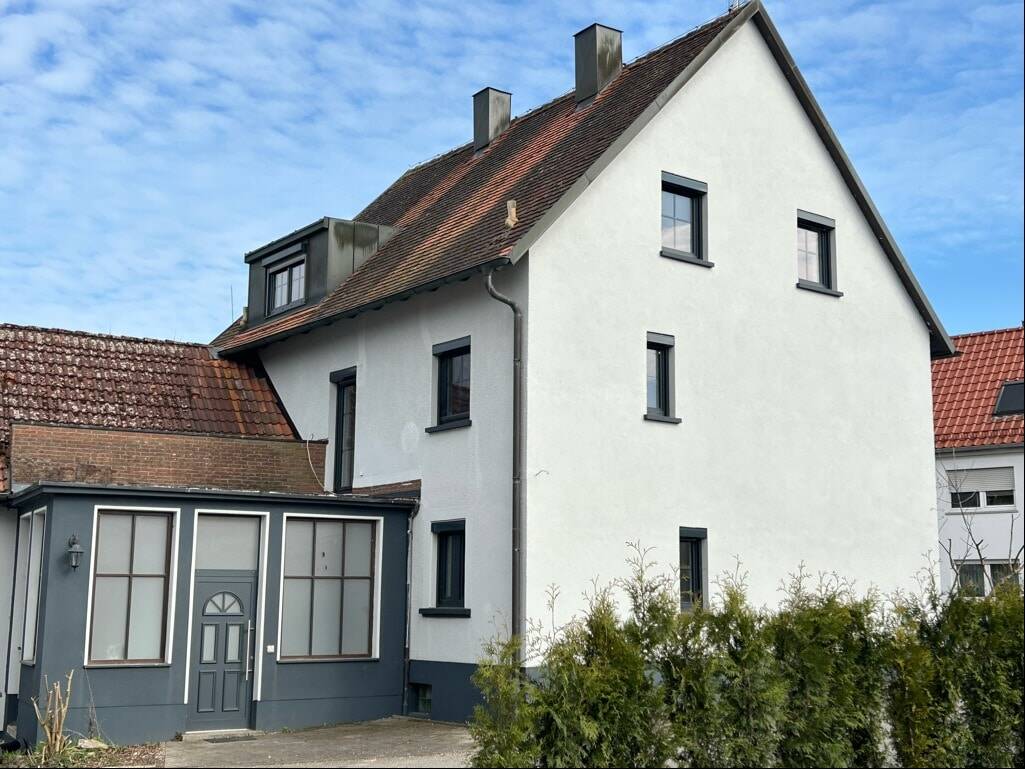 Immobilie in Dürrwangen - Modernes Ein- bis Zweifamilienhaus mit Anbau und großem Grundstück - Bild 0