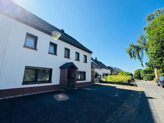Einfamilienhaus zum Kauf 215.000 € 6 Zimmer 147 m² 3.580 m² Grundstück Kirchstraße 11 Feusdorf 54584