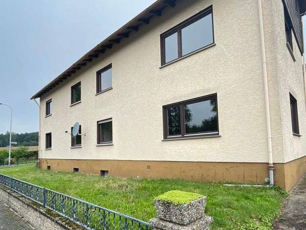 Haus zum Kauf 320.000 € 10 Zimmer 221 m² 918 m² Grundstück Bersrod Reiskirchen 35447