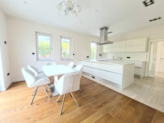 Haus zur Miete 3.300 € 4 Zimmer 317 m² Blato