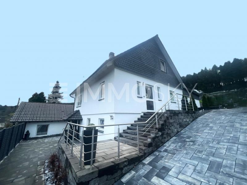 Einfamilienhaus zum Kauf 450.000 € 7,5 Zimmer 225 m²<br/>Wohnfläche 998 m²<br/>Grundstück Aue Bad Berleburg 57319