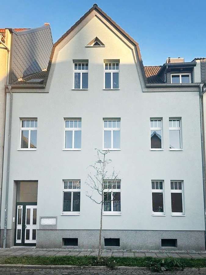 Mehrfamilienhaus zum Kauf 298.000 € 11 Zimmer 351 m²<br/>Wohnfläche 339 m²<br/>Grundstück Oschersleben Oschersleben 39387