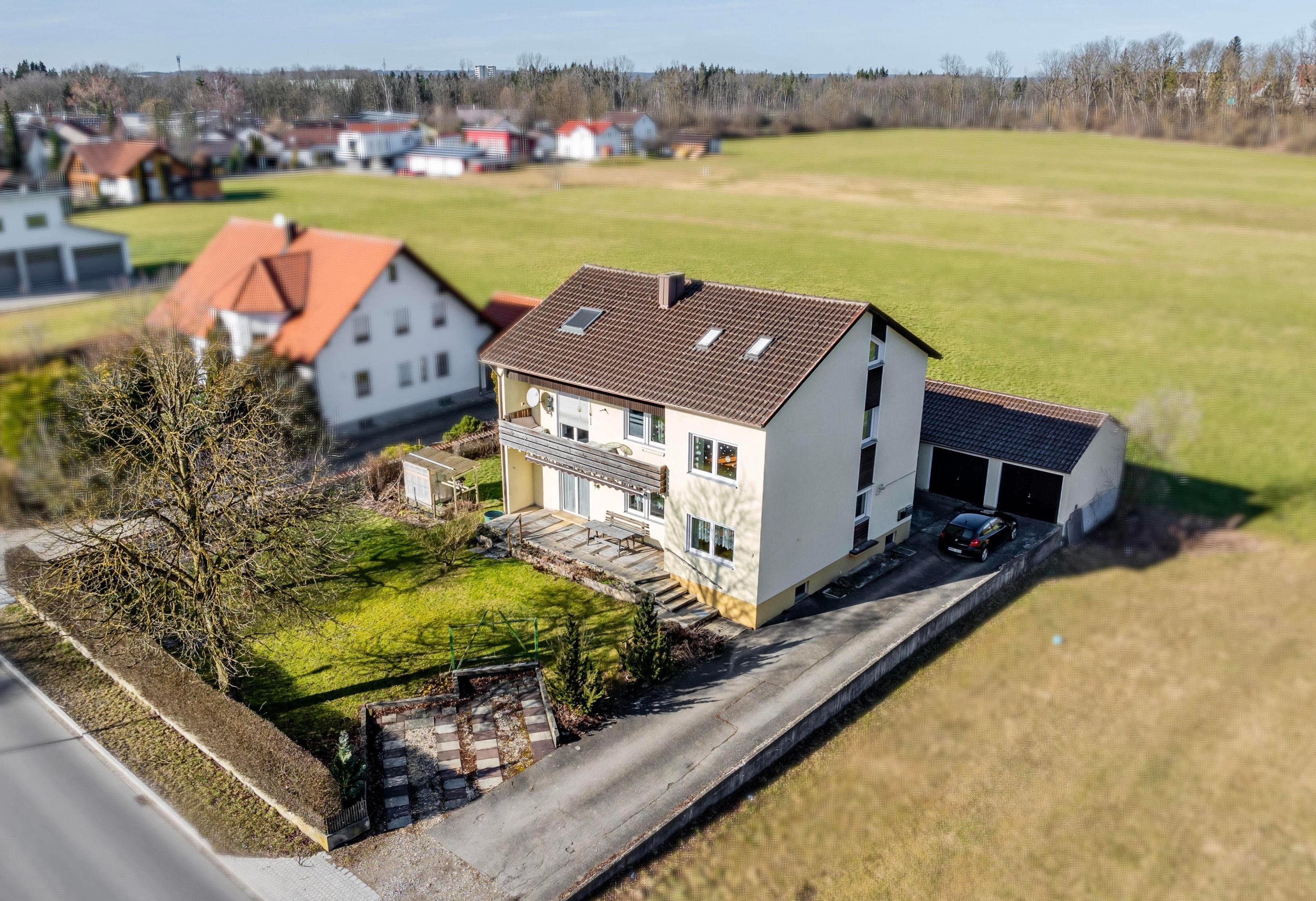 Mehrfamilienhaus zum Kauf 449.000 € 7 Zimmer 224,7 m²<br/>Wohnfläche 921 m²<br/>Grundstück 01.11.2024<br/>Verfügbarkeit Fellheim 87748