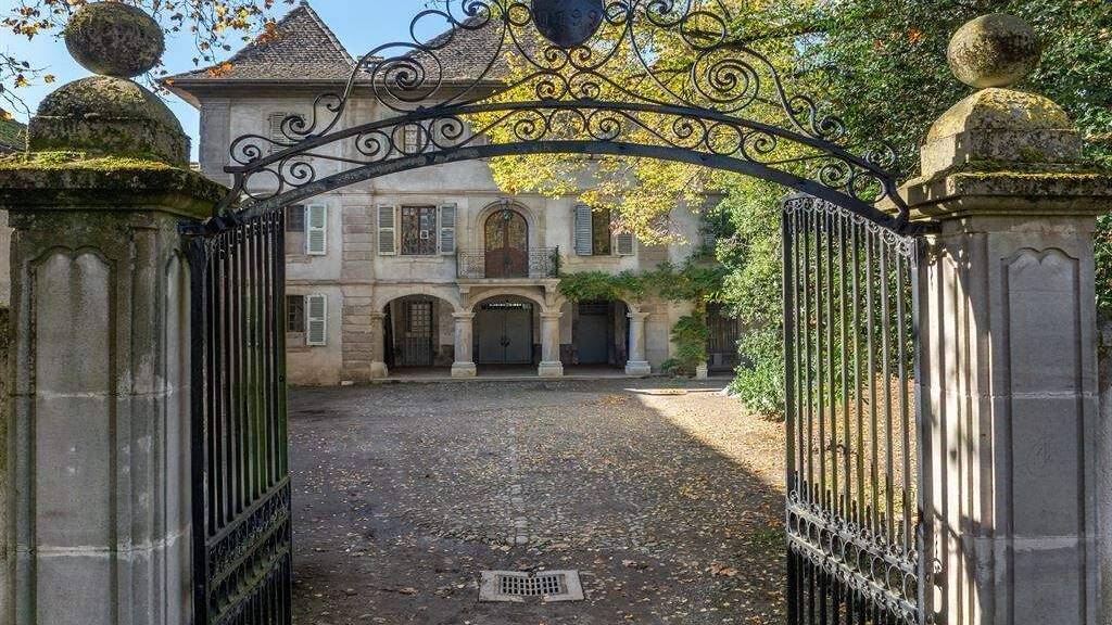 Einfamilienhaus zum Kauf 3.885.000 € 1.131 m² Grundstück DOUVAINE 74140