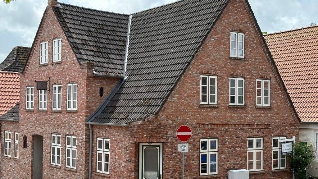 Einfamilienhaus zum Kauf 350.000 € 6 Zimmer 156 m² 174 m² Grundstück Garding 25836