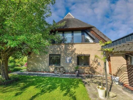 Haus zum Kauf 230.000 € 5 Zimmer 150 m² 1.085 m² Grundstück Brake 26919