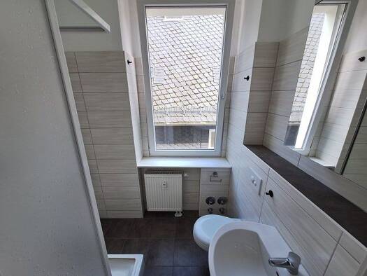 Wohnung zur Miete 949 € 5 Zimmer 130,3 m² 1. Geschoss Untere Hauptstraße 103 Hartmannsdorf 09232