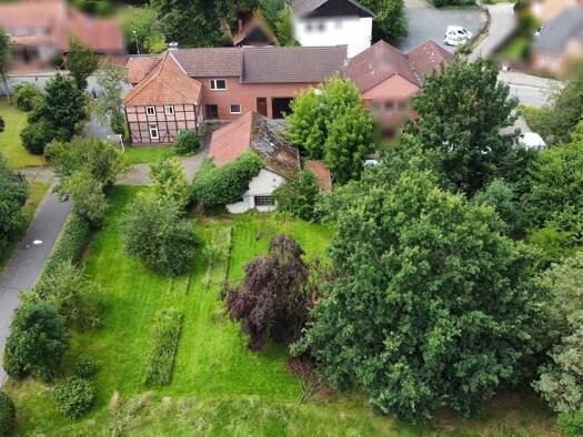 Einfamilienhaus zum Kauf 249.000 € 9 Zimmer 230 m² 3.100 m² Grundstück frei ab sofort Bergen 29303